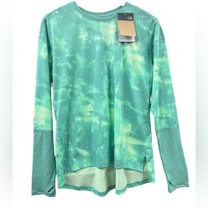 NWT THE NORTH FACE WOMEN’s Dawn long sleeved shirt in green/yellow. Size medium